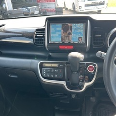 ブラックでも分割OK  即納車OK  ホンダ　NBOXカスタム　平成25年式　車検8年1月　走行138千キロ　スマートキー　プッシュスタート　ナビ　テレビ　DVD  ETC  左側電動スライドドア　オートエアコン　の画像