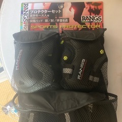 RANGS製のスポーツプロテクターセットの画像