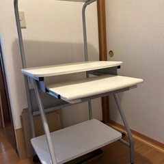 パソコンデスクの画像