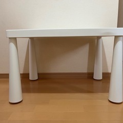 IKEAテーブル