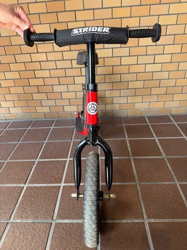 美品】ストライダー スポーツモデル 赤 (ボンタ君) 円山公園の