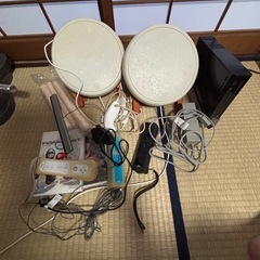 wii本体➕wiiリモコン3つ➕wiiソフト2つ