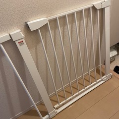 【引取り限定】
ベビーゲートの画像