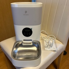 自動給餌器、エリザベスカラーの画像
