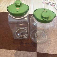 梅などを漬ける容器