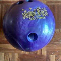 美品　ボーリングの球　ラウンドワンの画像