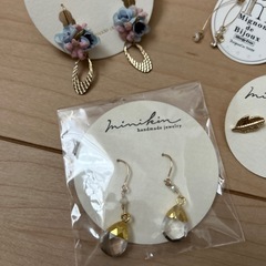 新品　ピアス１つ100円の画像