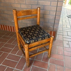 飲食店で使用していた椅子の画像