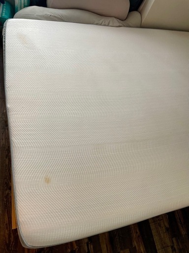 コアラマットレス　クイーンベッド　良ければベッドフレームもお譲りします