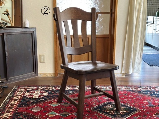 ②アンティーク木製チェア