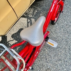 ヒーローモーターズ消防車16インチ　キッズバイク（スタンド無し） バスケット付きの画像