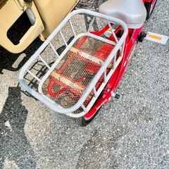 ヒーローモーターズ消防車16インチ　キッズバイク（スタンド無し） バスケット付きの画像