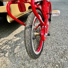 ヒーローモーターズ消防車16インチ　キッズバイク（スタンド無し） バスケット付きの画像