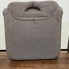 ②ニトリ折りたたみ座椅子3点の画像
