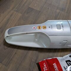 アイリスオーヤマ　ハンディ掃除機の画像