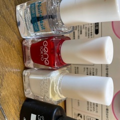 ジェルネイルセットとマニキュアの画像