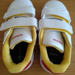adidas  15cm  ミッキー柄　スニーカーの画像