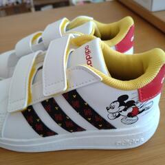 adidas  15cm  ミッキー柄　スニーカーの画像