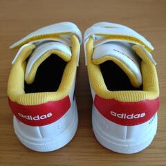 adidas  15cm  ミッキー柄　スニーカーの画像