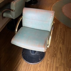 低めのカウンターチェア