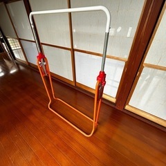 お子様の練習用に室内用鉄棒