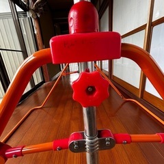 お子様の練習用に室内用鉄棒の画像