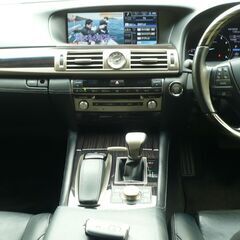 ★美車★２オーナー車★２５年式★レクサスLS★460バージョンC★3眼LEDヘッド★ナビ＆TV★革革★プリクラ★レーダークルーズ★車検８年６月の画像