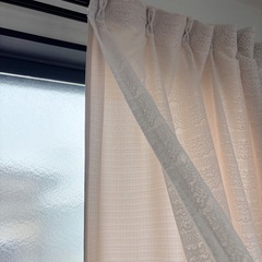 カーテンの画像