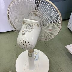 【リサイクルショップ ピカソ 小松原】✨🌬️【2017年製 30cm リビング扇風機】🌬️✨ ★1062★の画像