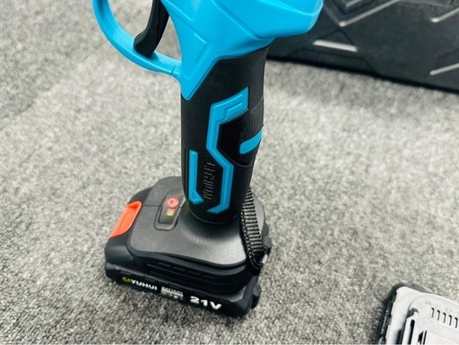 電動ハサミ 充電式 切断直径30mm 庭木/枝切り/果樹用 剪定鋏 園芸用剪定用具 バッテリー2個替え刃4枚付属
