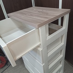 [八5239]  5段プラ衣装ケース　外形寸法　幅550㎜  奥行400㎜  高さ1030㎜  引き出し内寸法  480X360㎜  高さ155㎜の画像
