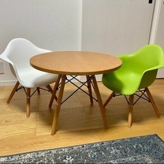 Eames（イームズ）子供用机と椅子2脚　リプロダクト品