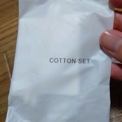 コットン2袋　片方は綿棒入り　未開封の画像