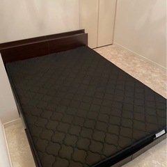 ダブルベッド【マットレス付き】の画像