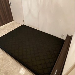 ダブルベッド【マットレス付き】の画像