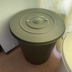 ゴミ箱　2個　生地→鉄の画像