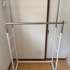 ニトリ ハンガーラック 高さ調節可能 キャスター付き 取扱説明書付き  の画像