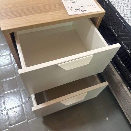 IKEA ナイトテーブル