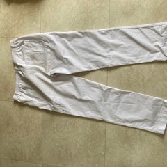 2枚白いズボン制服の画像