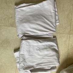 2枚白いズボン制服の画像