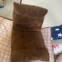 座椅子　茶色の画像