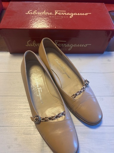 中古品】Salvatore Ferragamo フラットシューズ 23.5cm (MARIA 中古品】Salvatore Ferragamo フラットシューズ 23.5cm (MARIA