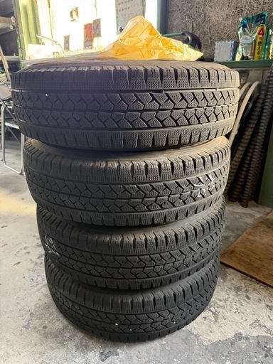 ハイエーススタッドレスたいやタイヤ（値引き）