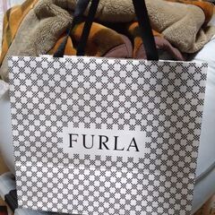 FURLA 紙袋の画像