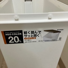 ゴミ箱3つの画像