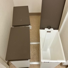 ゴミ箱3つの画像
