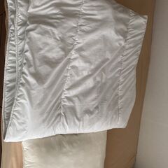 IKEAのduvetと枕のセットの画像