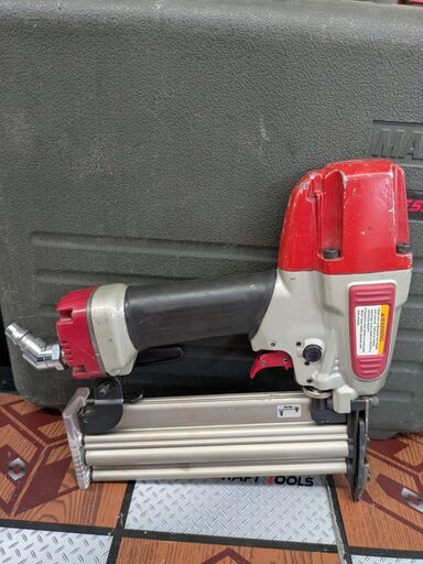 中古品】MAX常圧仕上釘打機TA-255/F55MD本体+ケース【ハンズ 中古品】MAX常圧仕上釘打機TA-255/F55MD本体+ケース【ハンズ