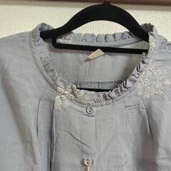 新品　刺繍ブラウスの画像