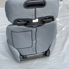COMBI ジュニアシート　引き取りに来ていただける方には¥0で差し上げます。の画像